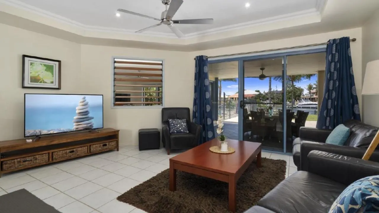 Lux And Space In The Perfect Canal Home Banksia Beach Holiday home