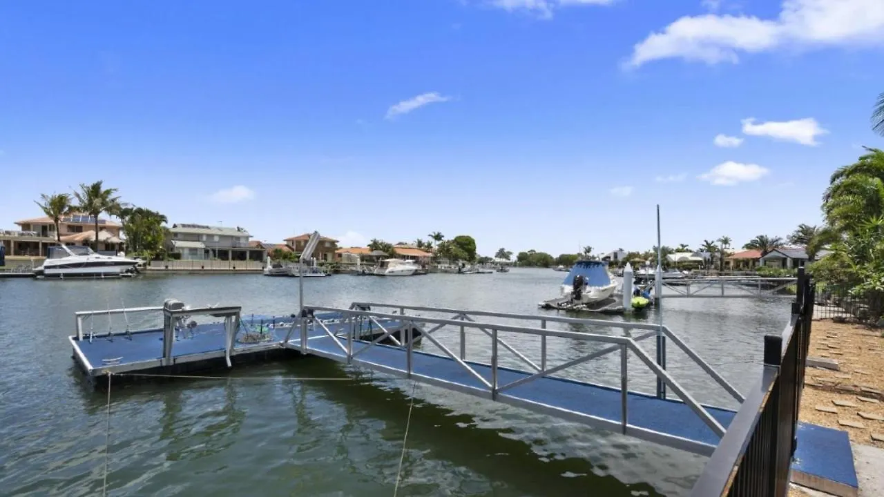 Holiday home Lux And Space In The Perfect Canal Home Banksia Beach
