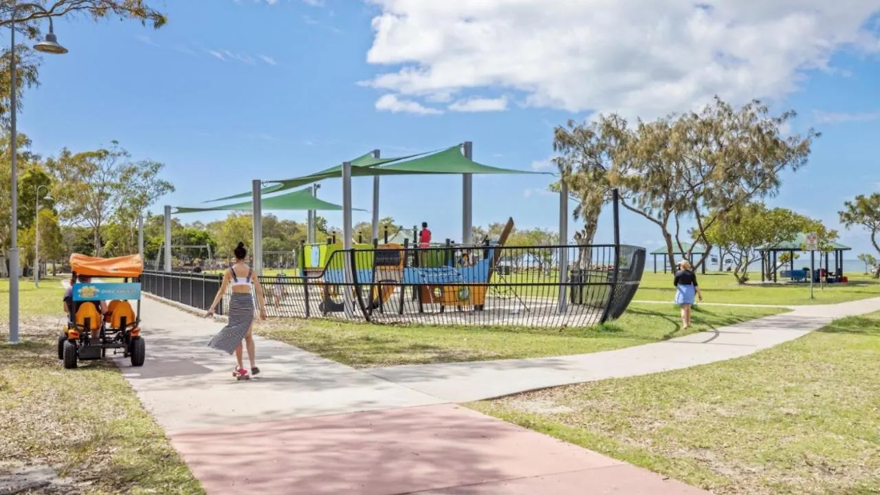 Holiday home Lux And Space In The Perfect Canal Home Banksia Beach