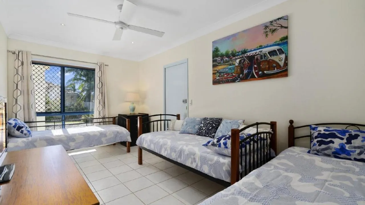 Holiday home Lux And Space In The Perfect Canal Home Banksia Beach