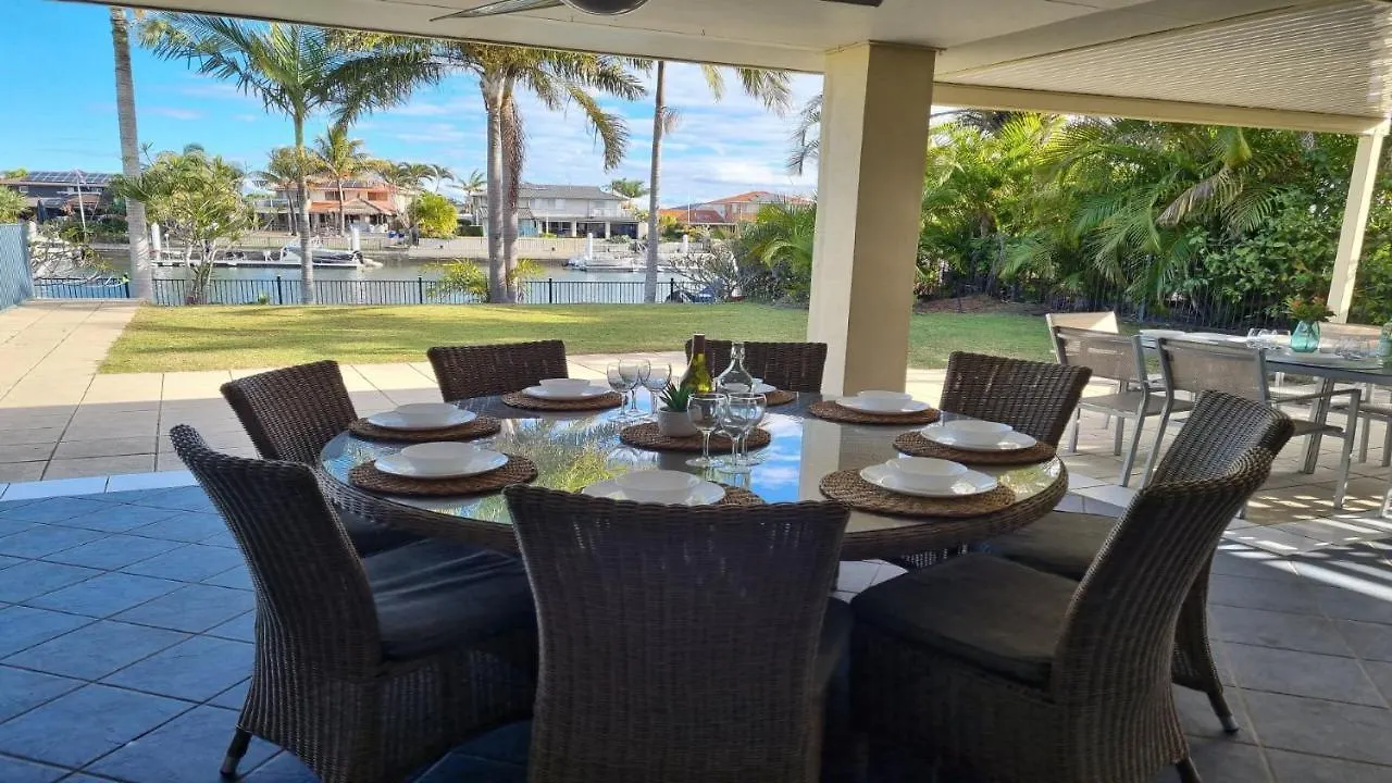 Holiday home Lux And Space In The Perfect Canal Home Banksia Beach