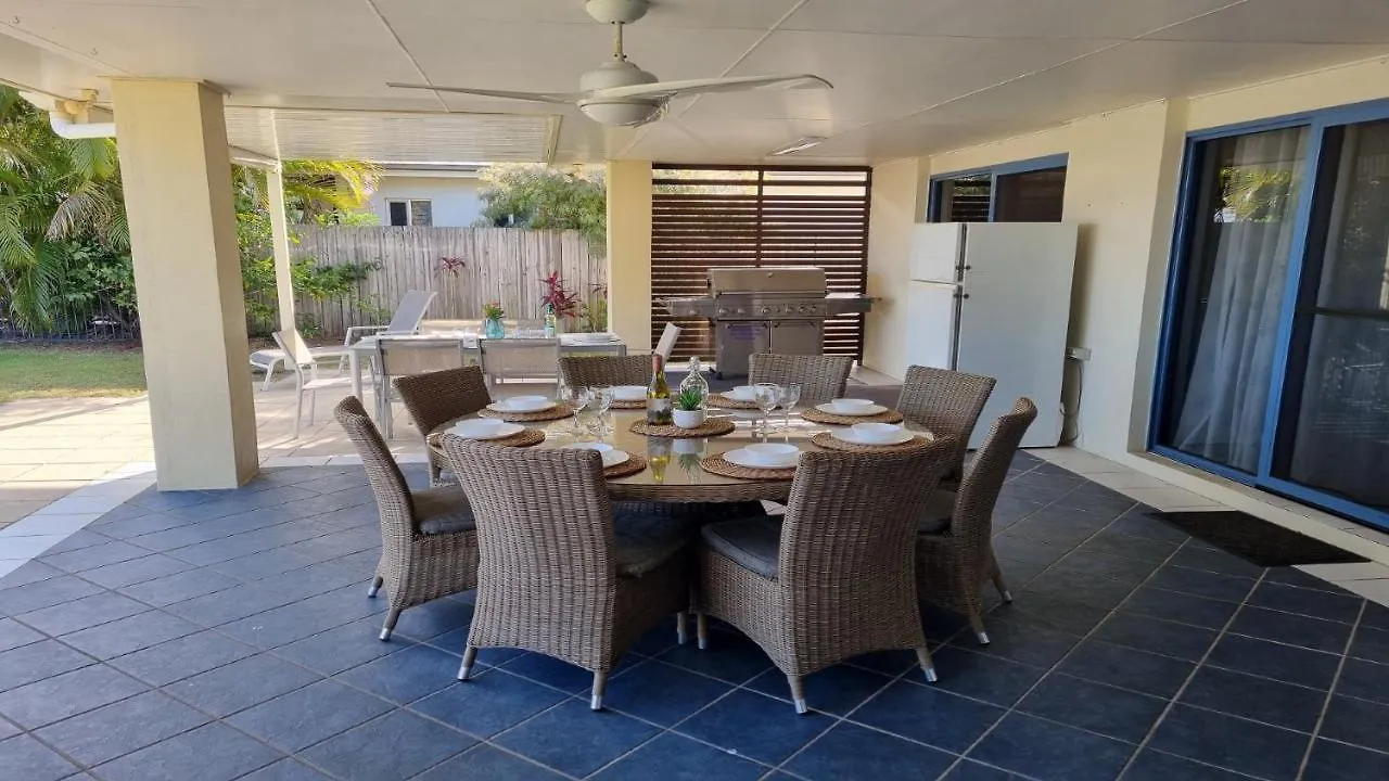Lux And Space In The Perfect Canal Home Banksia Beach