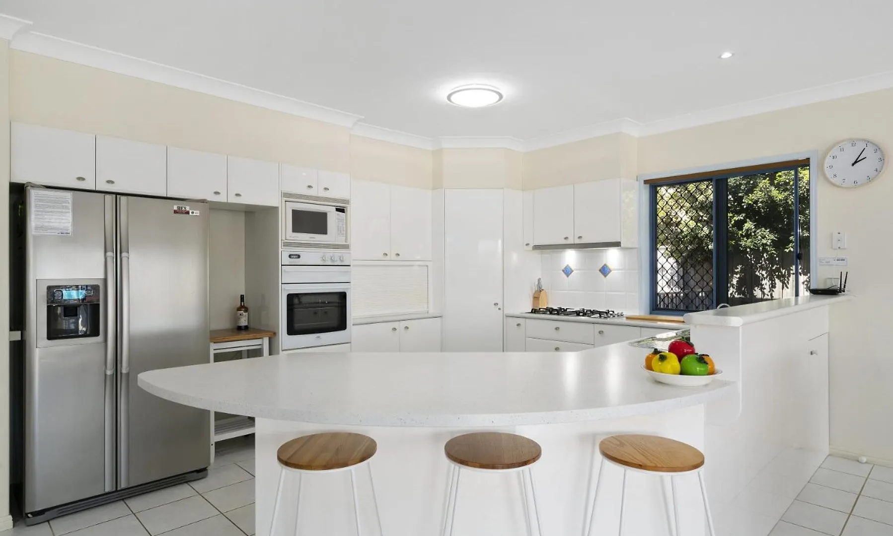 Relaxation & Space In A Canal Home Banksia Beach Feriehus
